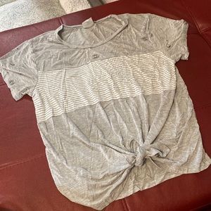 Grey tee with constellations and a tie knot